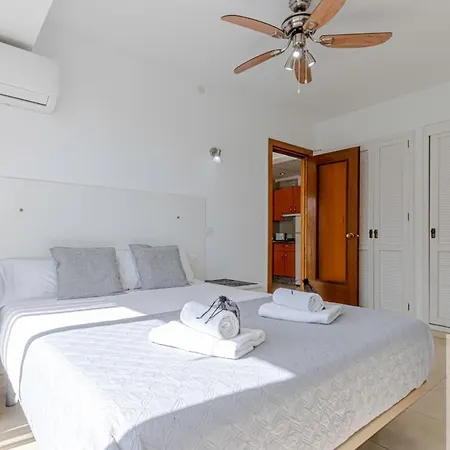 1st Line With Wonderful Sea Views *